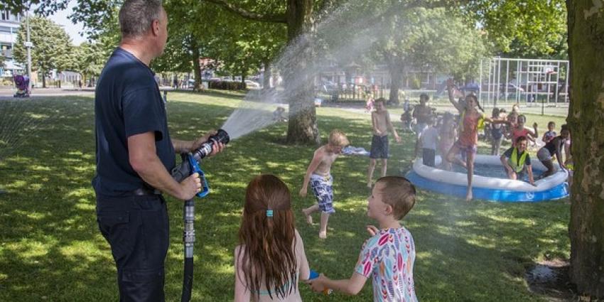 Brandweer in Schiedam zorgt voor verkoeling