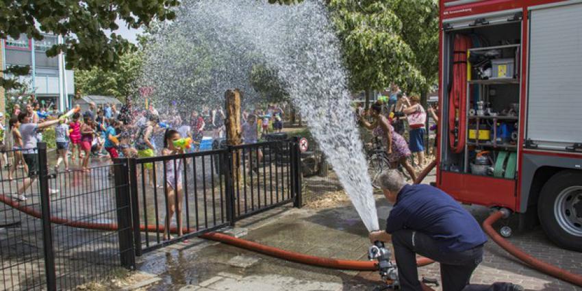 Brandweer in Schiedam zorgt voor verkoeling