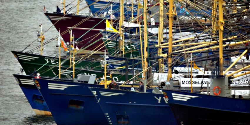 Overboordgeslagen visser gered op Noordzee