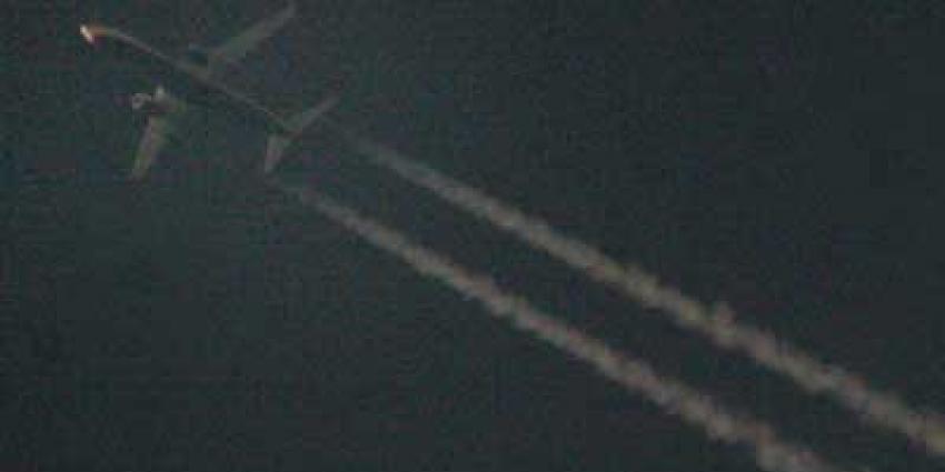 Foto van vliegtuig condensstrepen | Archief EHF
