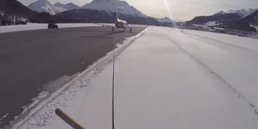 Snowboarden achter vliegtuig, het kan echt!