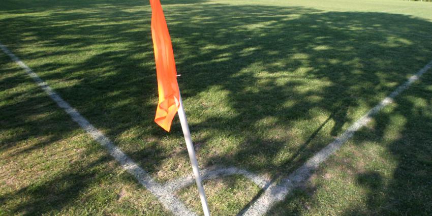 Foto van voetbalveld corner vlag | Archief EHF