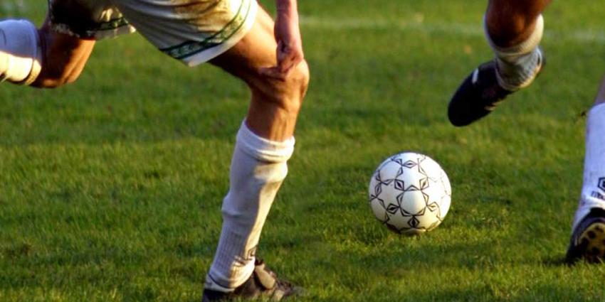 Zwarte voetballers scoren meer gele en rode kaarten