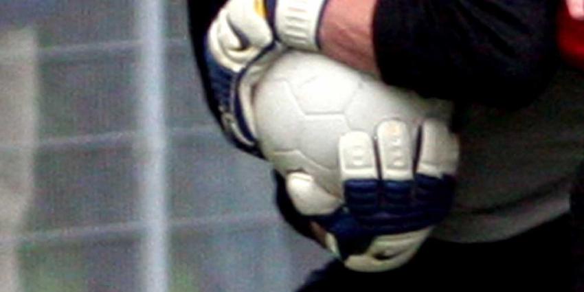 voetbal-handschoen-keeper