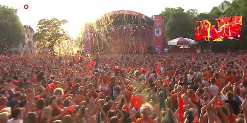 Oranje-vrouwen in Utrecht warm onthaald door Oranje-legioen