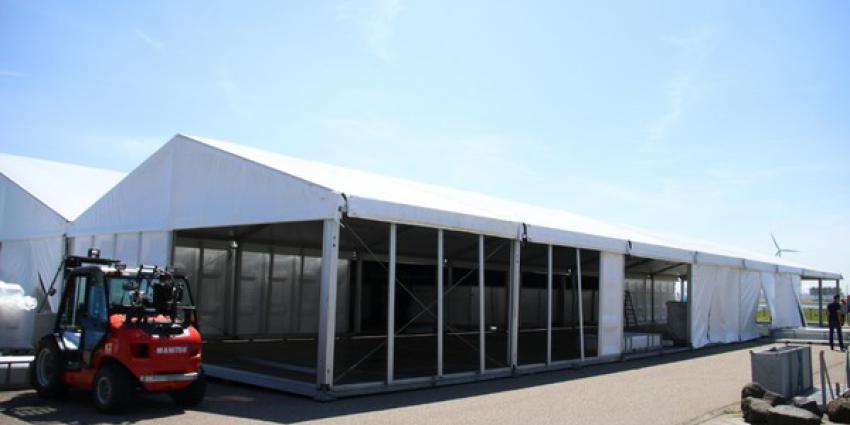 Opbouw noodhospitaal voor met olie vervuilde vogels nadert voltooiing 