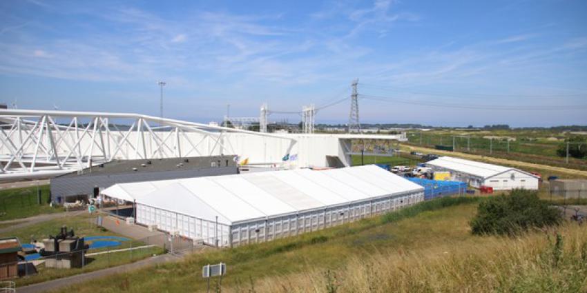 Opbouw noodhospitaal voor met olie vervuilde vogels nadert voltooiing 