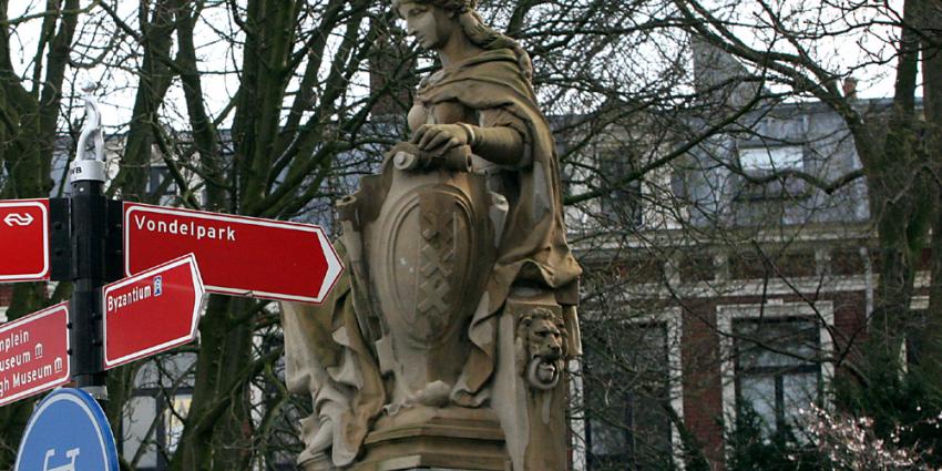 Meisje (14) in Vondelpark met substantie in gezicht besmeurd