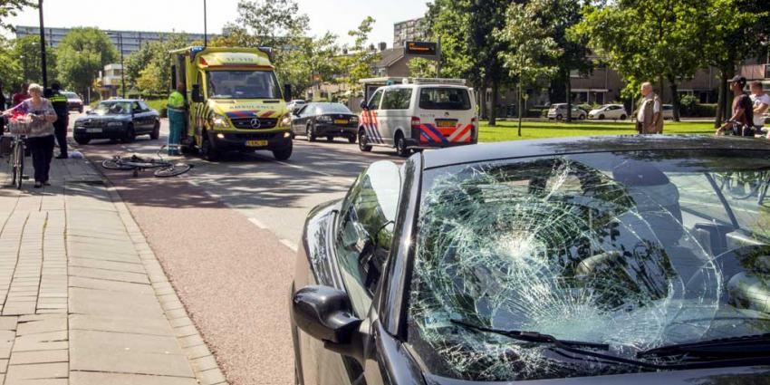 Fietsers door onwel geworden automobilist aangereden in Vlaardingen