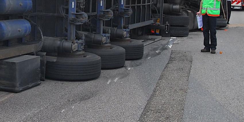 Pakken melk over de snelweg na op A2 bij Leende