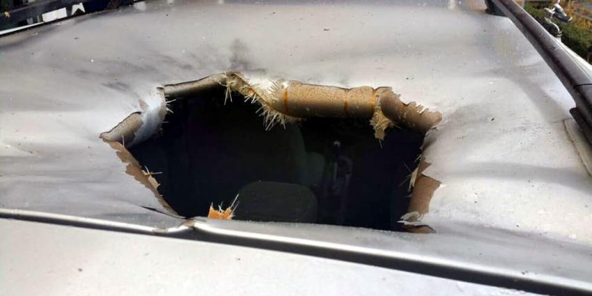 Zwaar vuurwerk slaat krater in auto in IJsselstein