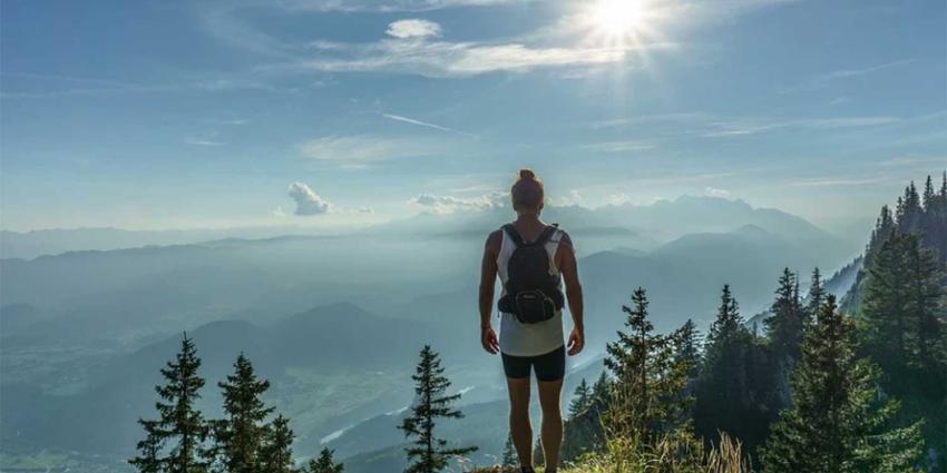 wandelen-hiken-bergtop-zon