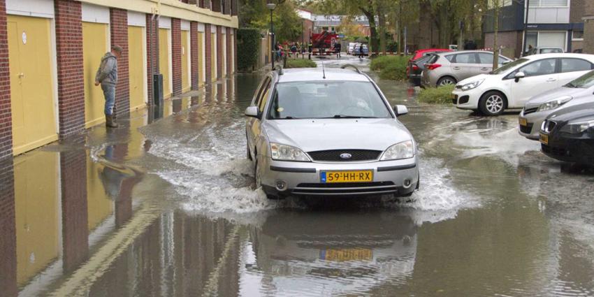 Straten Vlaardingen blank na grote breuk in waterleiding