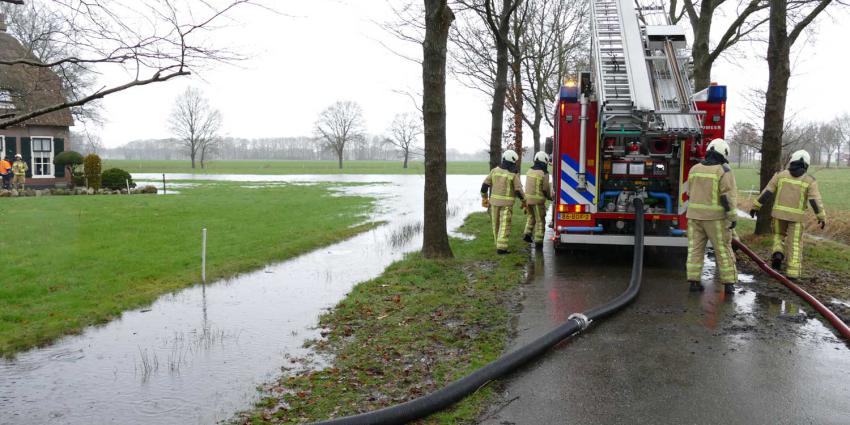 wateroverlast-brandweer-woonboerderij