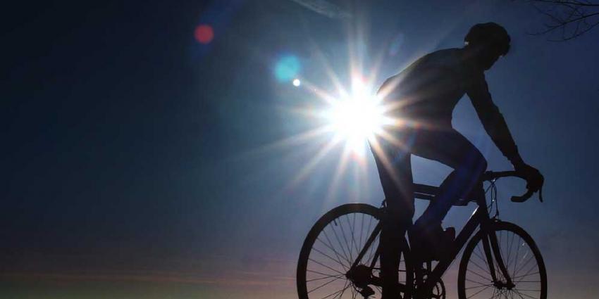 Foto van wielrenner tegenlicht zon | Archief EHF