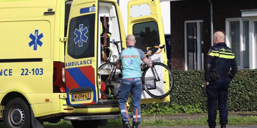 wielrenner-fiets-ambulance