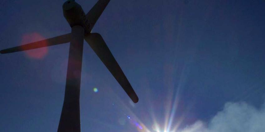 Bedrijventerrein in Tilburg vanochtend afgezet om wiebelende windmolen