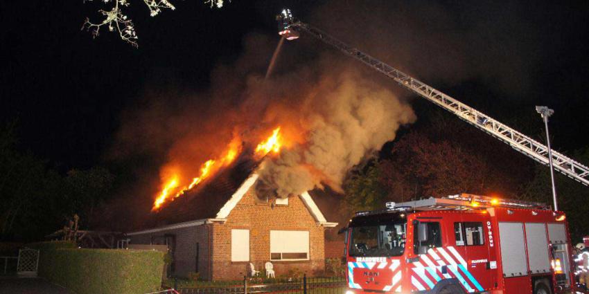 Brand verwoest woning in Nieuw-Amsterdam