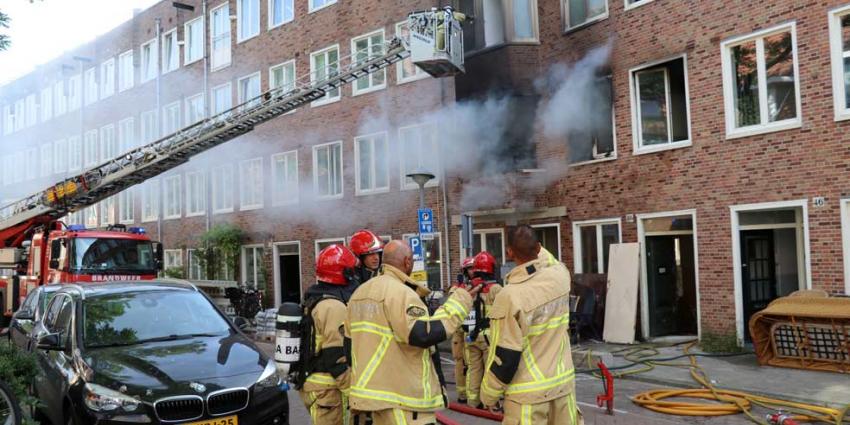 Twee mensen gewond bij woningbrand Amsterdam