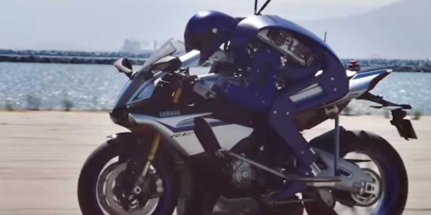 Yamaha-robot bestuurt motorfiets