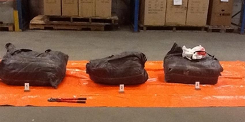 Voor 150 kilo cocaïne verstopt in metaalcontainer 