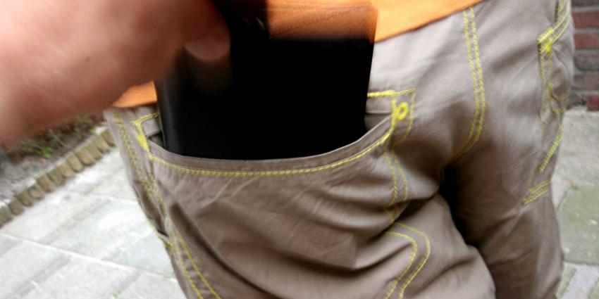 Zakkenrollers aangehouden na stelen 'geprepareerde smartphones'