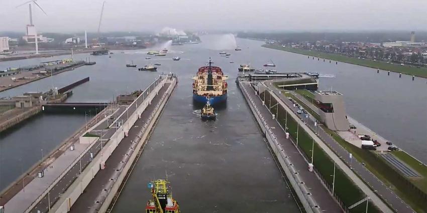 zeesluis-ijmuiden-schip