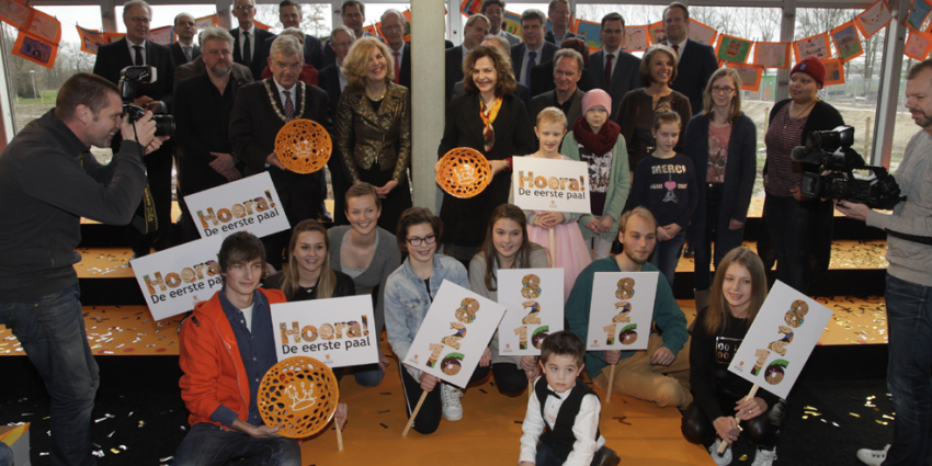 Kinderen en minister Schippers slaan eerste paal Prinses Máxima Centrum