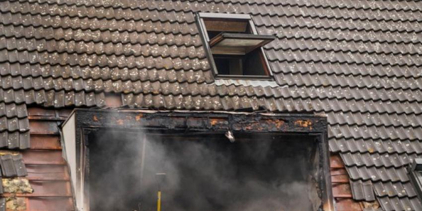 Uitslaande brand in woning Schiedam verwoest bovenverdieping 