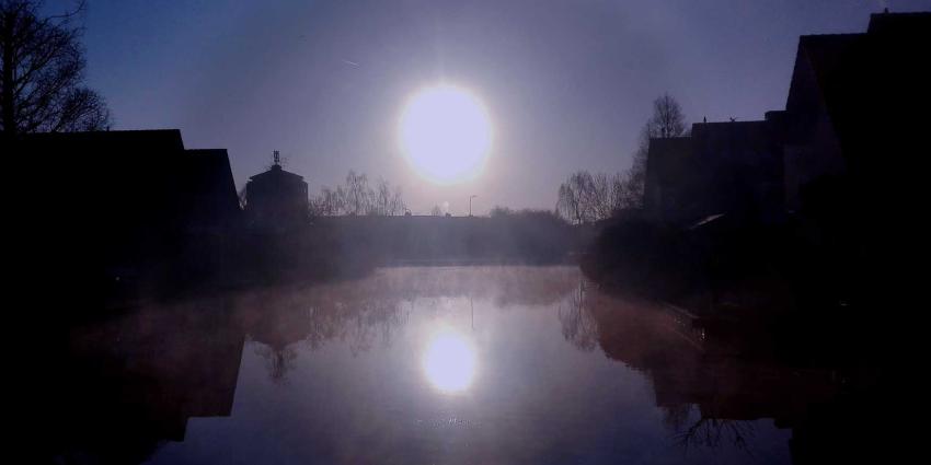 zon-water-spiegeling