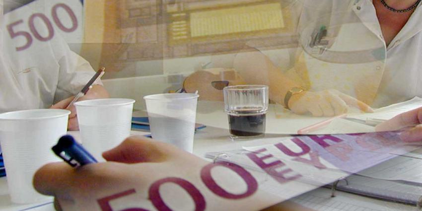 zorgmedewerkers-ziekenhuis-geld