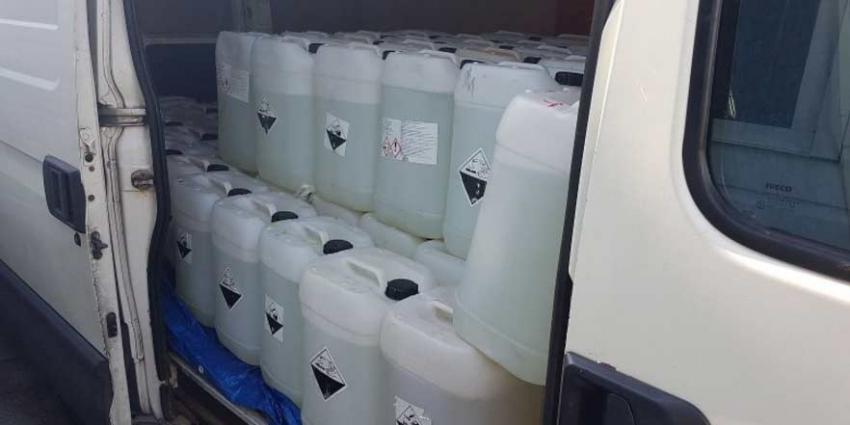 Duizenden liters zoutzuur in beslag genomen
