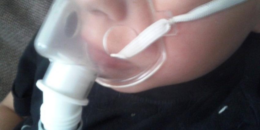 Foto van kind met zuurstofmasker | MV Blik op Nieuws