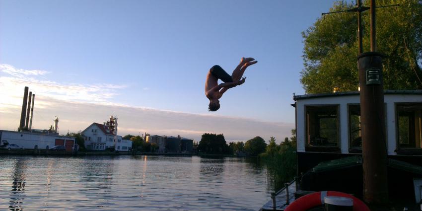 Eén op de drie Amsterdammers zwemt in stadswater