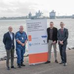 Vlnr: Wouter Roelofs (Hoofd Cyber Innovation Hub), Commandeur Frank Lenssen, Marcel Dukker (Technolution) en Patrick de Graaf (TNO).