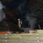 schuurbrand-brandweerman-blussen