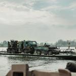 brugdelen-pontons-militairen-rivier