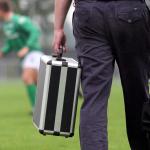 voetbal-blessure-koppen-verzorging
