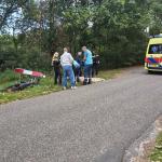 bromfietser-gewond-ambulance