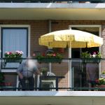 Nieuwe zorgwoningen krijgen toch weer standaard een balkon