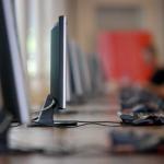 Foto van computers en beeldschermen bibliotheek | Archief EHF