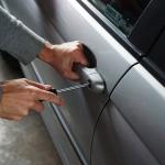 Foto van auto-inbreker