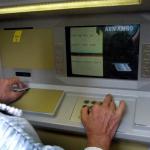 ouderen-geldautomaat-pinpas
