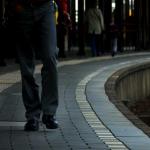 Man (26) valt tussen perron en net wegrijdende trein in Olst