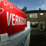 Verkochtbord in voortuin