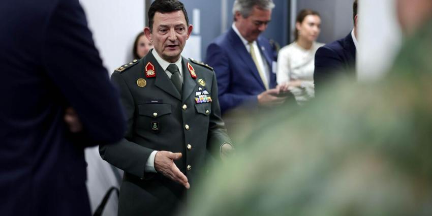 Plaatsvervangend Commandant der Strijdkrachten luitenant-generaal Ludy Schmidt opende samen met Tuinman het programma.