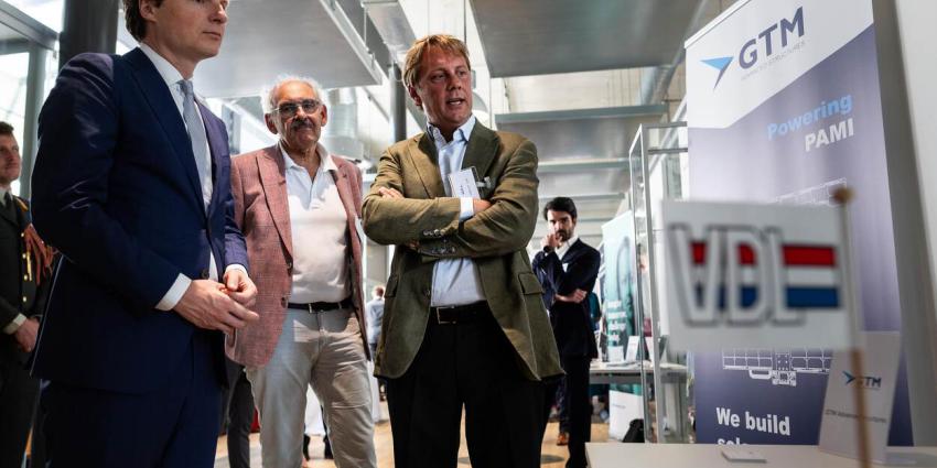 De productielijn wordt ingericht door het industriële bedrijf VDL.