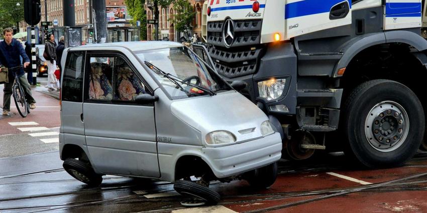 canta-brommobiel-vrachtwagen-botsing