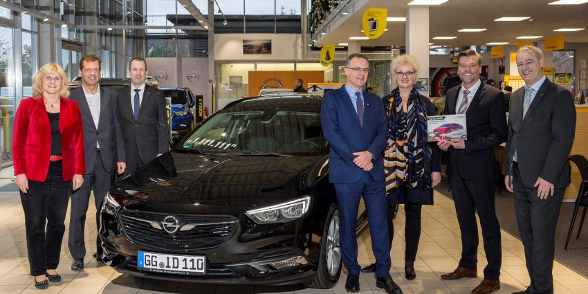 1.111.111e Opel Insignia aan klant overhandigd