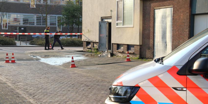 Gaten in de stoep na waterlekkage